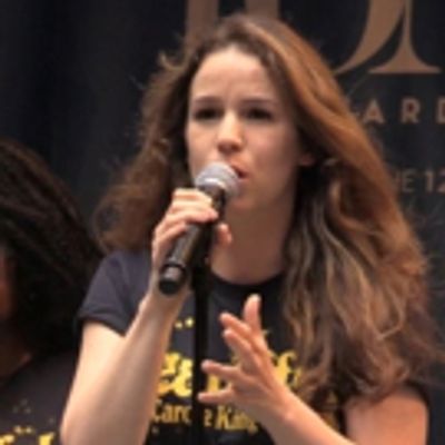 TV: BEAUTIFUL's Chilina Kennedy Belts Out Carole King at Stars in the Alley!