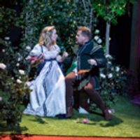 VIDEO: James Corden & Emily Blunt Perform ROMEO AND JULIET to Modern Soundtrack Video