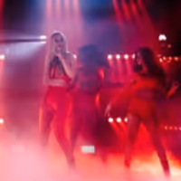 VIDEO: Iggy Azalea Performs 'Switch' on LATE LATE SHOW Video