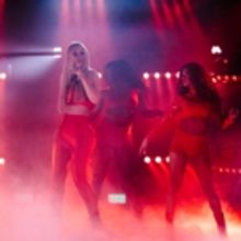 VIDEO: Iggy Azalea Performs 'Switch' on LATE LATE SHOW