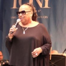 TV: CHICAGO's Roz Ryan Is Good to the Crowd at Stars in the Alley!