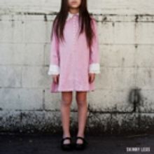 Elohim Debuts 'Skinny Legs' Official Video