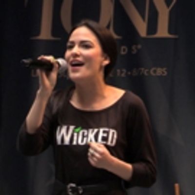 TV: Alyssa Fox Gets WICKED at Stars in the Alley!