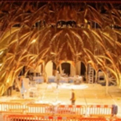 STAGE TUBE: A Whole New World! Watch ALADDIN's Set Rise at London's Prince Edward Theatre