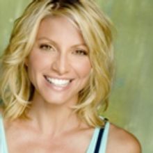 Laura Woyasz Returns to THE MARVELOUS WONDERETTES