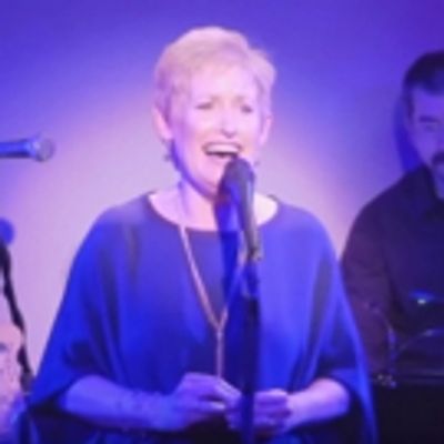 STAGE TUBE: Liz Callaway Sings Funny Rendition of 'Another Hundred People' from Her 'ESSENTIAL' Album