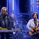 VIDEO: Daryl Hall & John Oates Perform 'I Can't Go For That' on TONIGHT SHOW