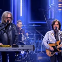 VIDEO: Daryl Hall & John Oates Perform 'I Can't Go For That' on TONIGHT SHOW Video
