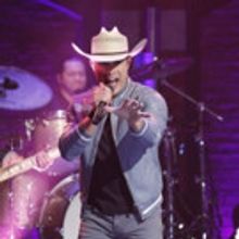 VIDEO: Dustin Lynch Performs 'Mind Reader' on LATE NIGHT