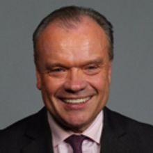 Chicago Tribune's Chris Jones Responds to Online Petition Against Critic Hedy Weiss