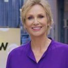 Jane Lynch to Host CBS FALL PREVIEW Next Month