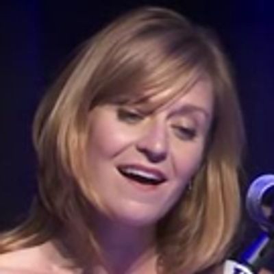 VIDEO: HOLIDAY INN's Megan Sikora and Darien Crago Sing The Irving Berlin Classic, 'White Christmas'