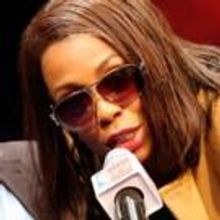 BWW Reviews:  Sports Agent Drama KING LIZ is Sharp and Snazzy