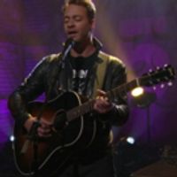 VIDEO: Amos Lee Performs New Song 'Walls' on CONAN Video