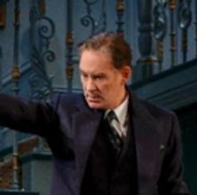 BWW Review: Kevin Kline Leads A Terrific Cast In Noel Coward's Classic Comedy PRESENT