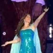 STAGE TUBE: Idina Menzel Sings 'Let it Go' in Costume with Taylor Swift