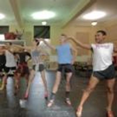 STAGE TUBE: Raise You Up! Go Behind the Scenes with KINKY BOOTS in London