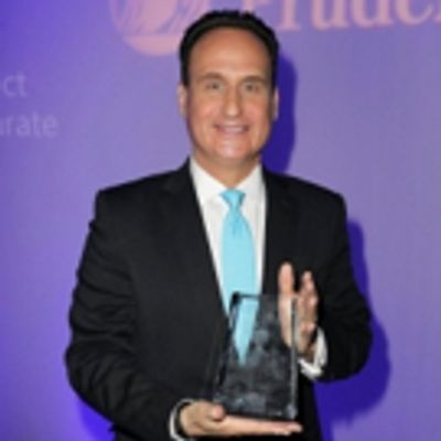 Noticias Telemundo Anchor Jose Diaz-Balart received the 2017 Latinovator Award