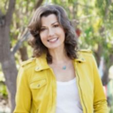 Amy Grant to Headline Pacific Symphony's Pops Opening Night Concert