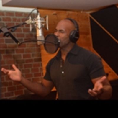 Exclusive Photo Coverage: SCHOOL OF ROCK&#039;s Alan H. Green Sings Carols For A Cure