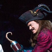 BWW Review: FINDING NEVERLAND Finds Its Wings At The Hobby Center