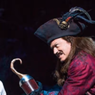 BWW Review: FINDING NEVERLAND Finds Its Wings At The Hobby Center