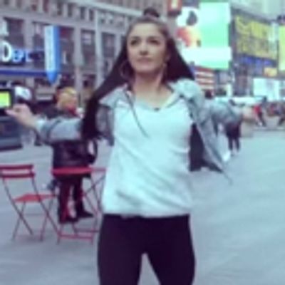 STAGE TUBE: HAMILTON Actress Stars in Jimkata's 'Jumping Out of Airplanes' Video