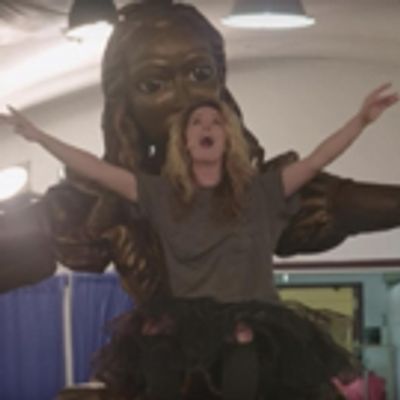 STAGE TUBE: Kacie Sheik Grants a Behind the Scenes Look at NEW YORK SPECTACULAR's Alice in Wonderland Statue