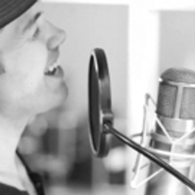 Photo Coverage: JERSEY BOYS TOURING COMPANY  Celebrates with Stowing Away In (Santa&#039;s Sleigh) for Carols For A Cure