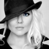 BWW Reviews: Texas Treasure Holland Vavra Flys Audiences to the Moon Photo