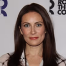 SHE LOVES ME, Starring Laura Benanti and More, Begins Previews on Broadway Tonight