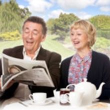 Robert Powell and Liza Goddard Set to Star in RELATIVELY SPEAKING