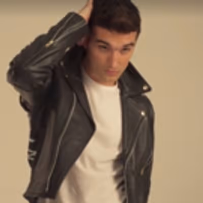 STAGE TUBE: Tom Parker, Danielle Hope & More Pose for GREASE Tour Photo Shoot!