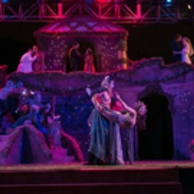BWW Review: Bling, Beats, and Bollywood in A MIDSUMMER NIGHT'S DREAM Bring An End to the 20th Anniversary Celebration With a Bawdy Burst at Kingsmen Shakespeare Festival