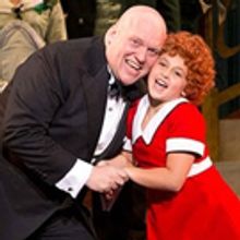 BWW Review: ANNIE at the Paramount Brings Old Broadway Classic Charm