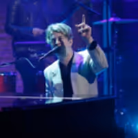 VIDEO: Tom Odell Performs 'Here I Am' on LATE NIGHT Video