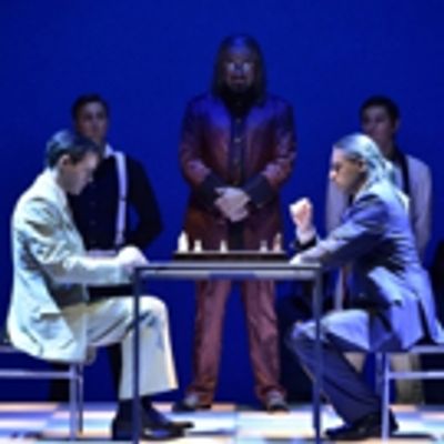 Premierenreport: Theater Chemnitz wird mit CHESS politisch und rockig zugleich