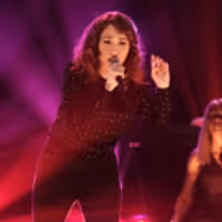 VIDEO: Regina Spektor Performs 'Small Bills' on LATE LATE SHOW Video