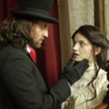 BWW Review: The Intimate DRACULA at Carmine Boutique Provides Powerful, Personal Thri