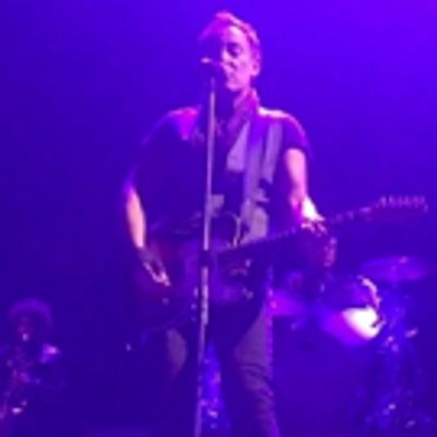 STAGE TUBE: Bruce Springsteen Pays Tribute to Prince with 'Purple Rain'