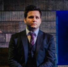 BWW Review: IN & OF ITSELF, Where Theatre and Magic Become Art