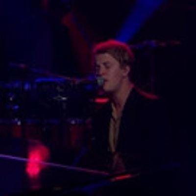 VIDEO: Tom Odell Performs 'Magnetised' on LATE LATE SHOW
