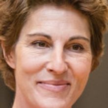 National Theatre of London Puts a New Twist on Shakespeare's TWELFTH NIGHT in an Enco