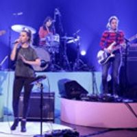 VIDEO: Indie Rockers Warpaint Perform 'New Song' on TONIGHT SHOW Video