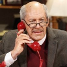 BWW Review: Tom Dugan Thoroughly Inhabits the World-Renowned Nazi Hunter in WIESENTHA