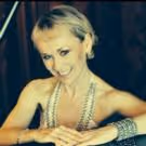BWW Reviews: Piano Girl ROBYN McCORQUODALE's Cabaret Debut Alternates Between Smooth…