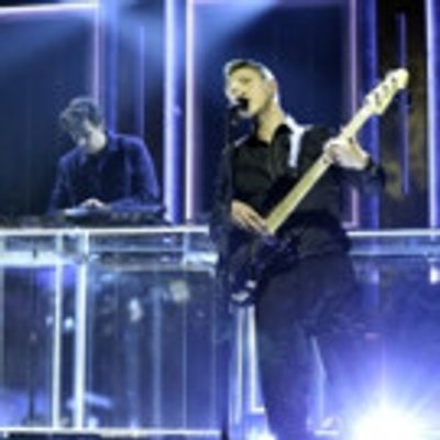 VIDEO: The xx Perform 'Lips' Off New Album on TONIGHT SHOW