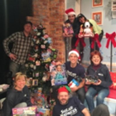 Photo Flash: SHEAR MADNESS Collects Toys for Safe Horizon; Off-Broadway Drive Ends Tonight!