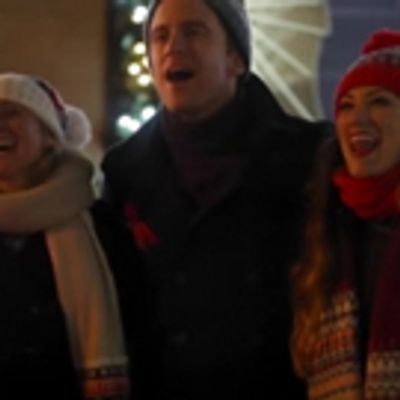 STAGE TUBE: Laura Bell Bundy, Eden Espinosa and Gavin Creel Team for Holiday Edition of 'Broadway Bus Stop'