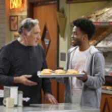 Review Roundup - New CBS Comedy SUPERIOR DONUTS, Based on Tracy Letts Play